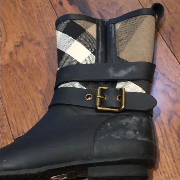AUTHENTIC BURBERRY RAINBOOTS - Picture 2 of 8